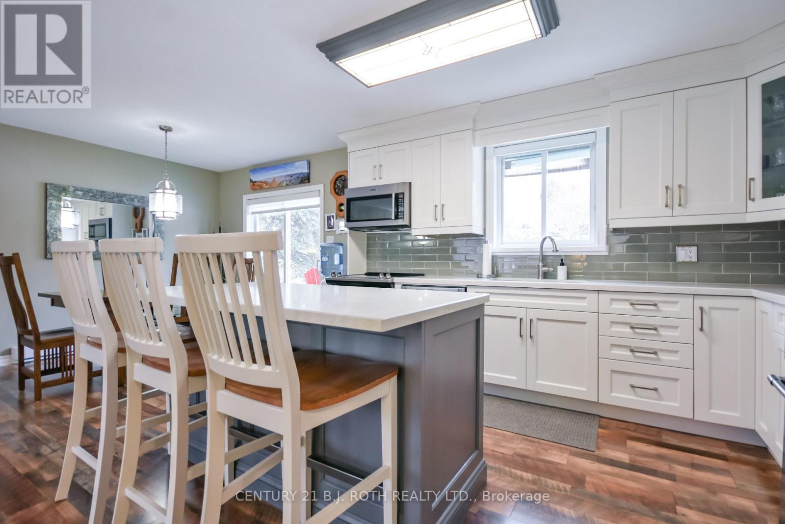 228 Spencer Avenue, Essa, Ontario  L0L 2N0 - Photo 10 - N12887418