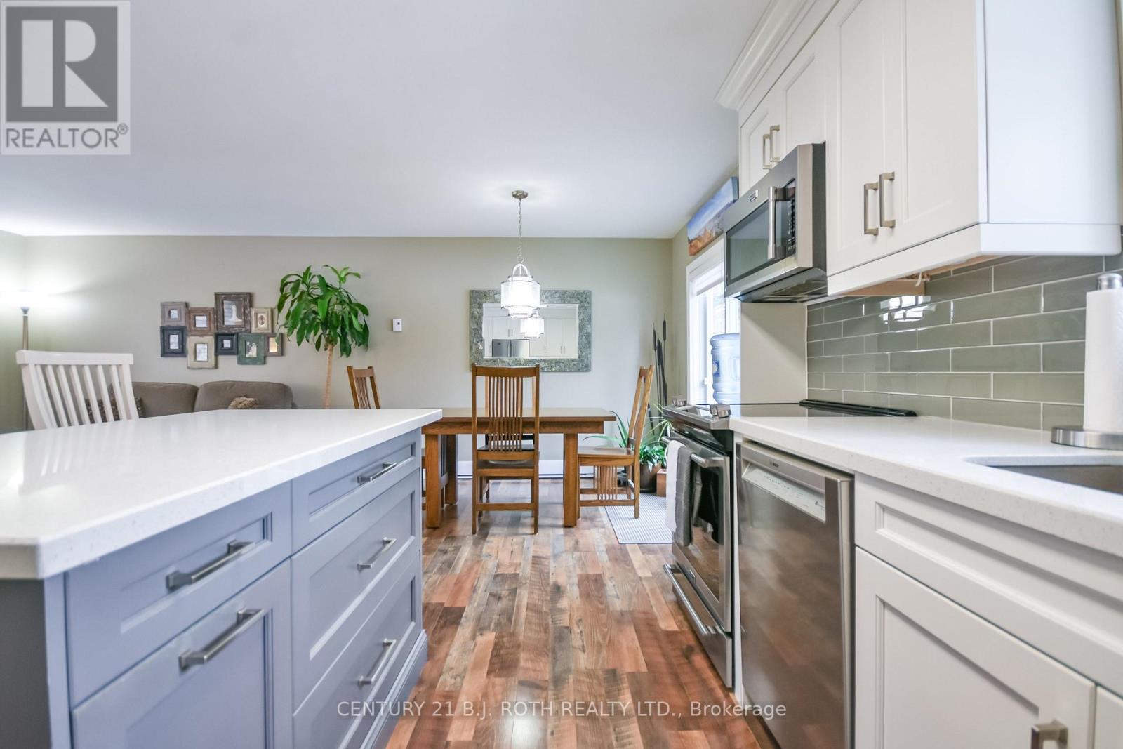 228 Spencer Avenue, Essa, Ontario  L0L 2N0 - Photo 12 - N12887418