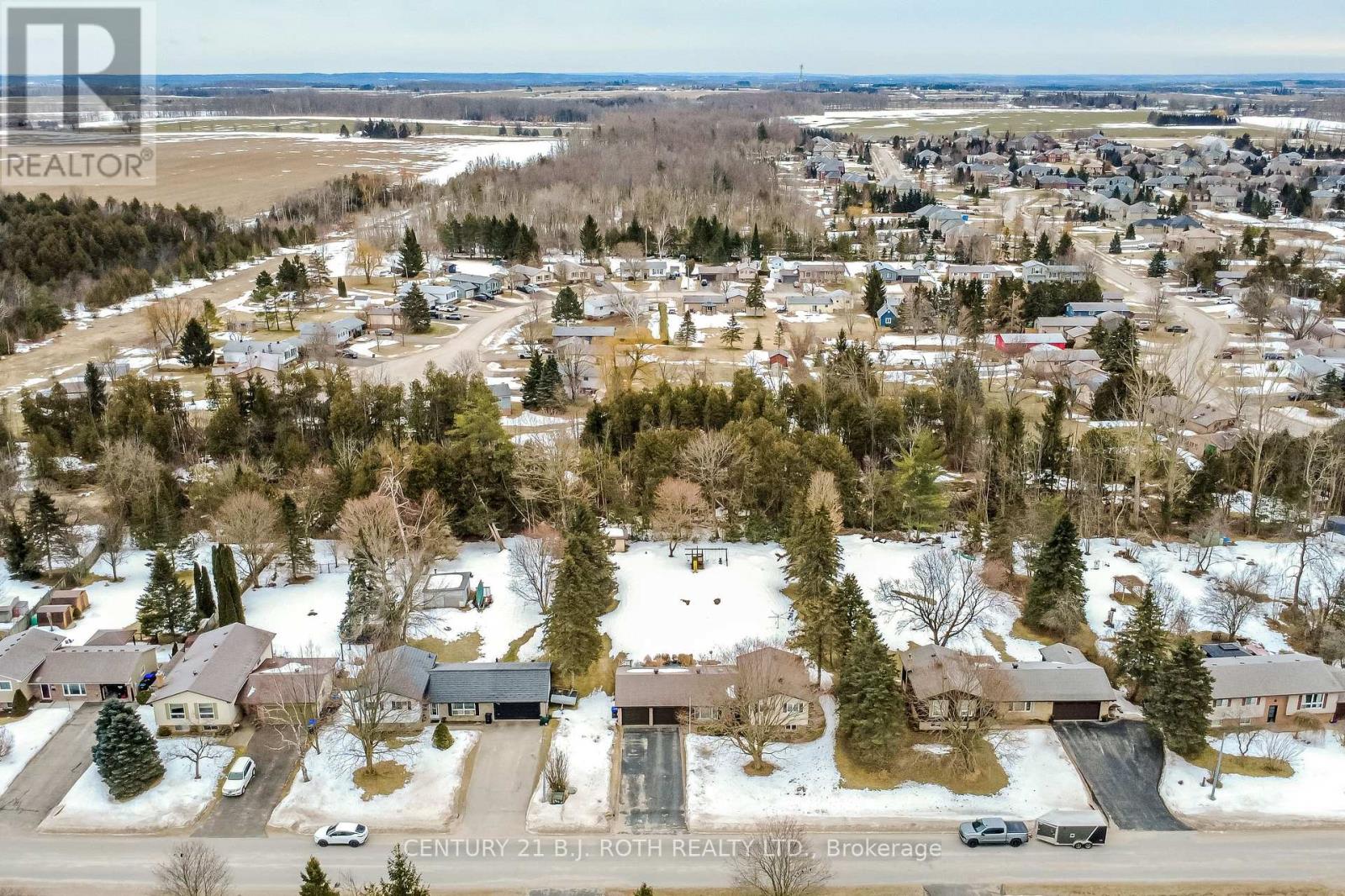 228 Spencer Avenue, Essa, Ontario  L0L 2N0 - Photo 2 - N12887418