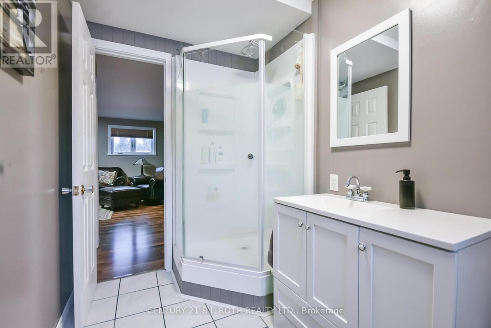 228 Spencer Avenue, Essa, Ontario  L0L 2N0 - Photo 26 - N12887418