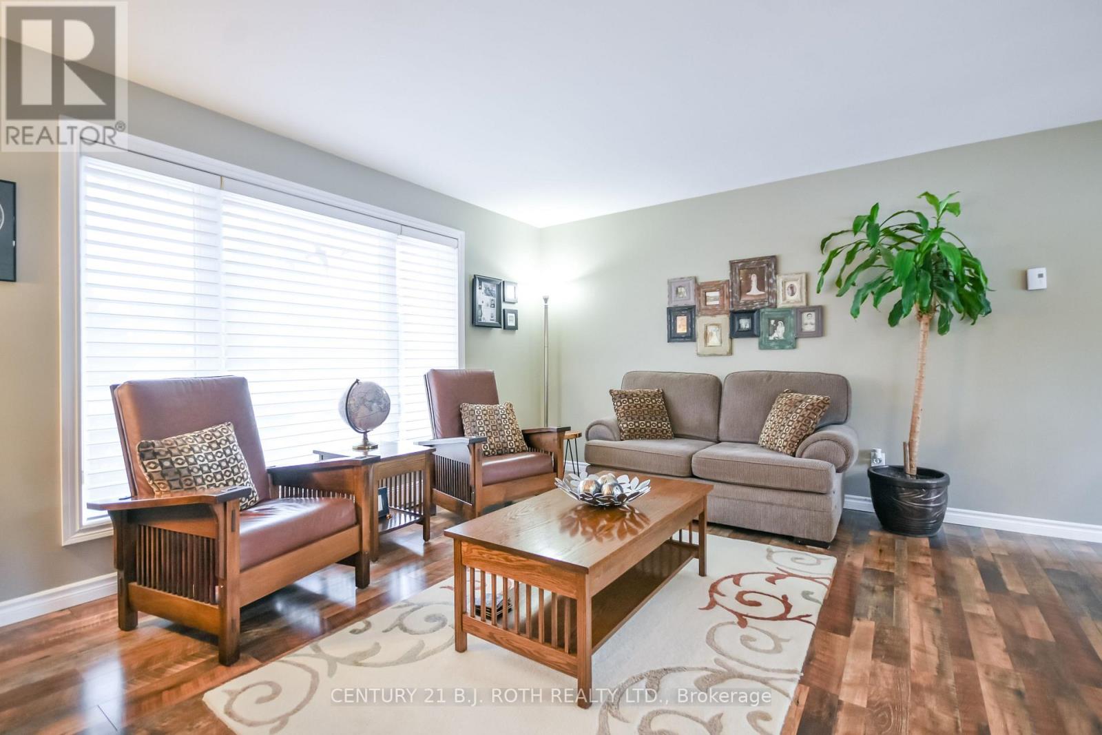 228 Spencer Avenue, Essa, Ontario  L0L 2N0 - Photo 6 - N12887418