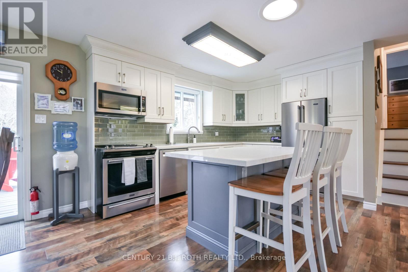 228 Spencer Avenue, Essa, Ontario  L0L 2N0 - Photo 8 - N12887418