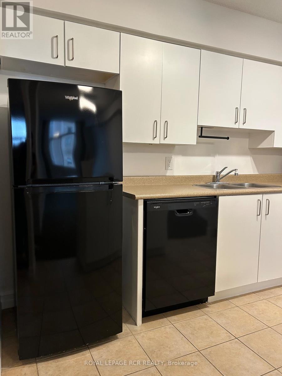 408 - 260 Davis Drive, Newmarket (Central Newmarket), Ontario  L3Y 7C3 - Photo 10 - N12887496