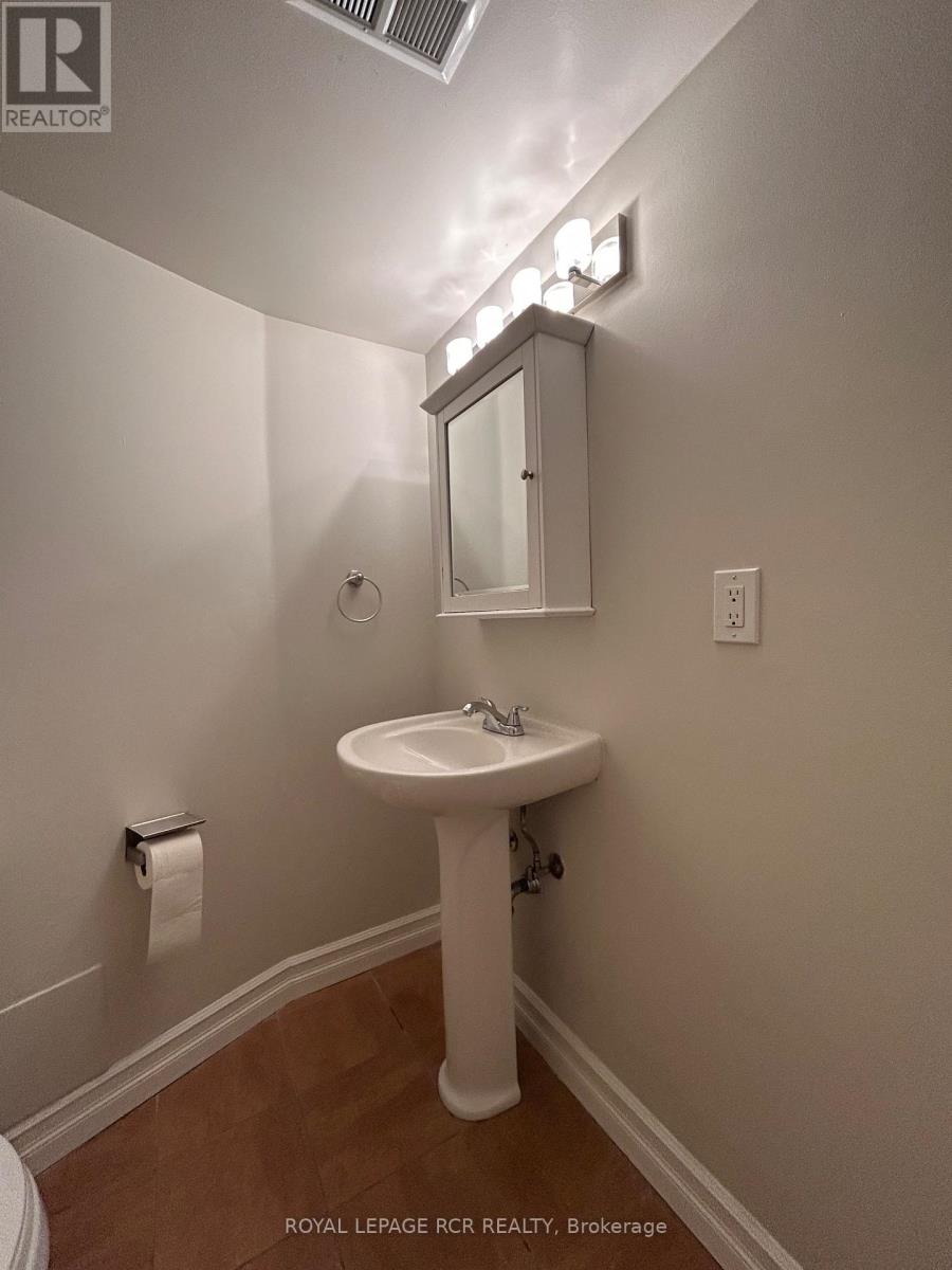 408 - 260 Davis Drive, Newmarket (Central Newmarket), Ontario  L3Y 7C3 - Photo 13 - N12887496