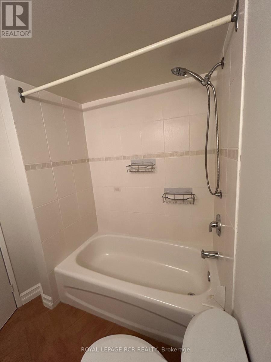 408 - 260 Davis Drive, Newmarket (Central Newmarket), Ontario  L3Y 7C3 - Photo 14 - N12887496