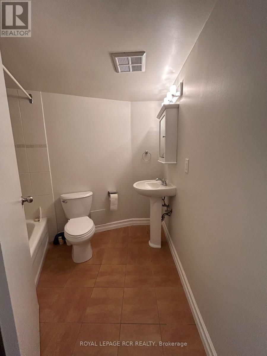 408 - 260 Davis Drive, Newmarket (Central Newmarket), Ontario  L3Y 7C3 - Photo 17 - N12887496