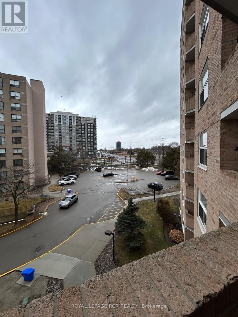 408 - 260 Davis Drive, Newmarket (Central Newmarket), Ontario  L3Y 7C3 - Photo 19 - N12887496