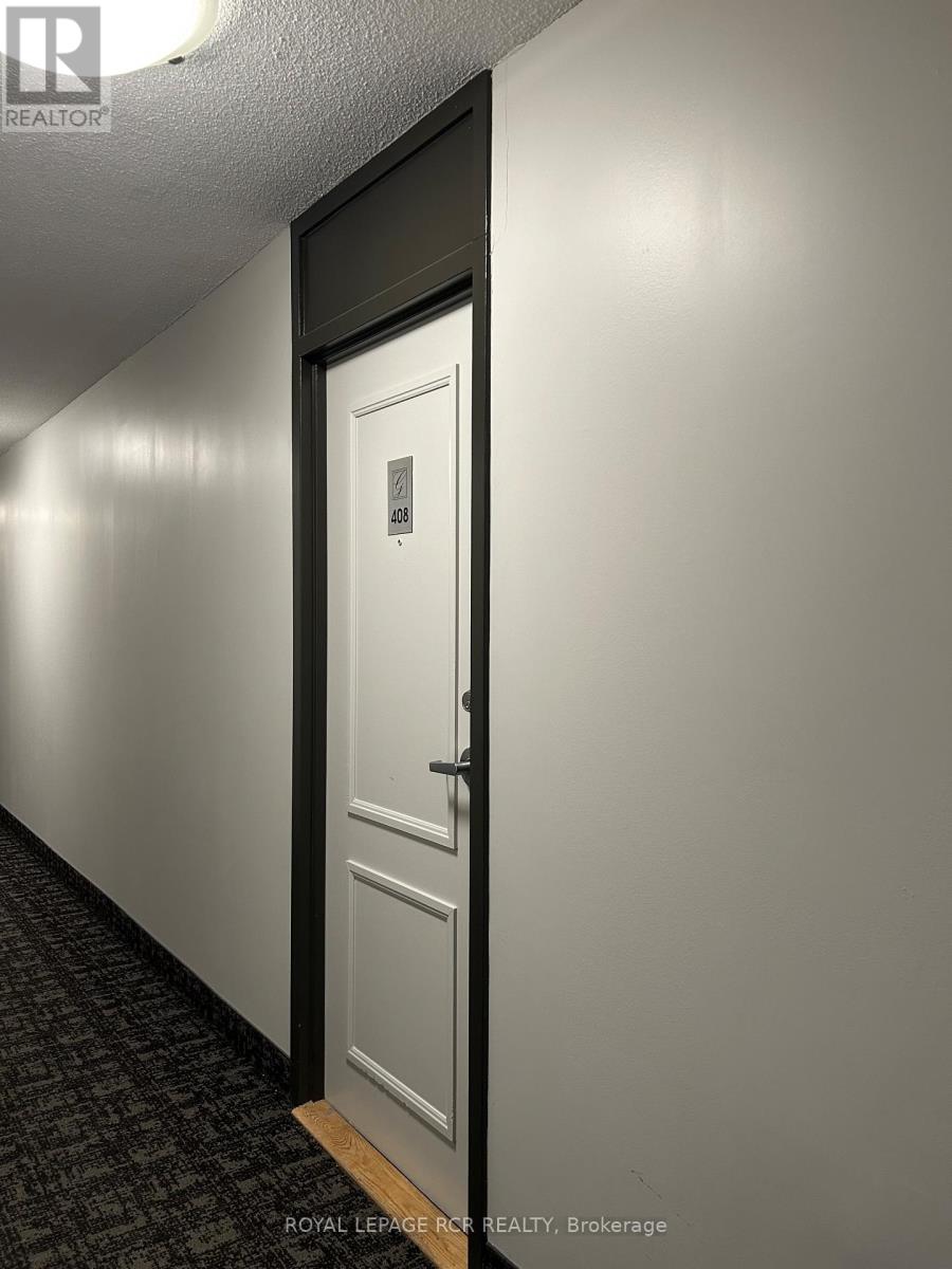 408 - 260 Davis Drive, Newmarket (Central Newmarket), Ontario  L3Y 7C3 - Photo 4 - N12887496