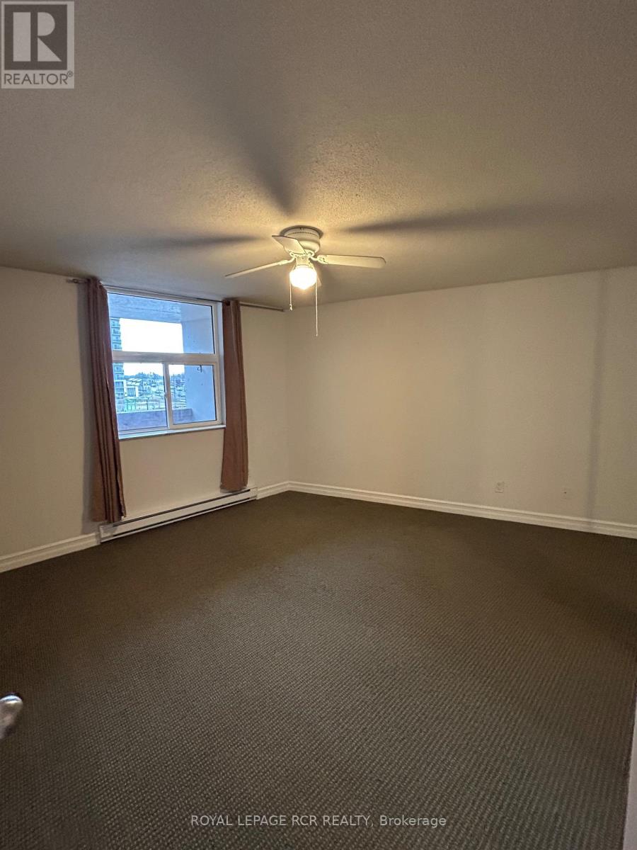 408 - 260 Davis Drive, Newmarket (Central Newmarket), Ontario  L3Y 7C3 - Photo 7 - N12887496