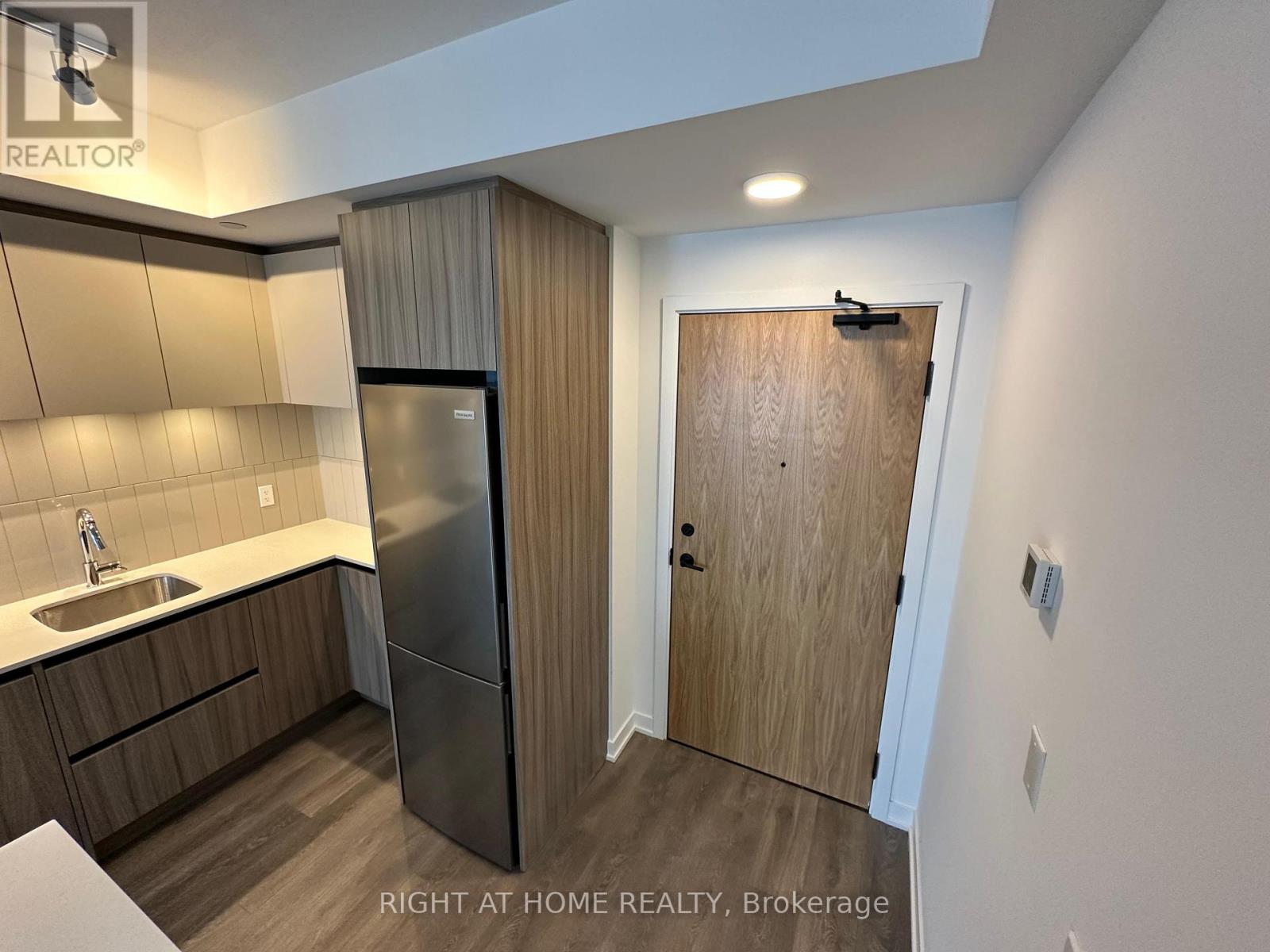 1220 - 7950 Bathurst Street, Vaughan (Beverley Glen), Ontario  L4J 0L4 - Photo 4 - N12887514