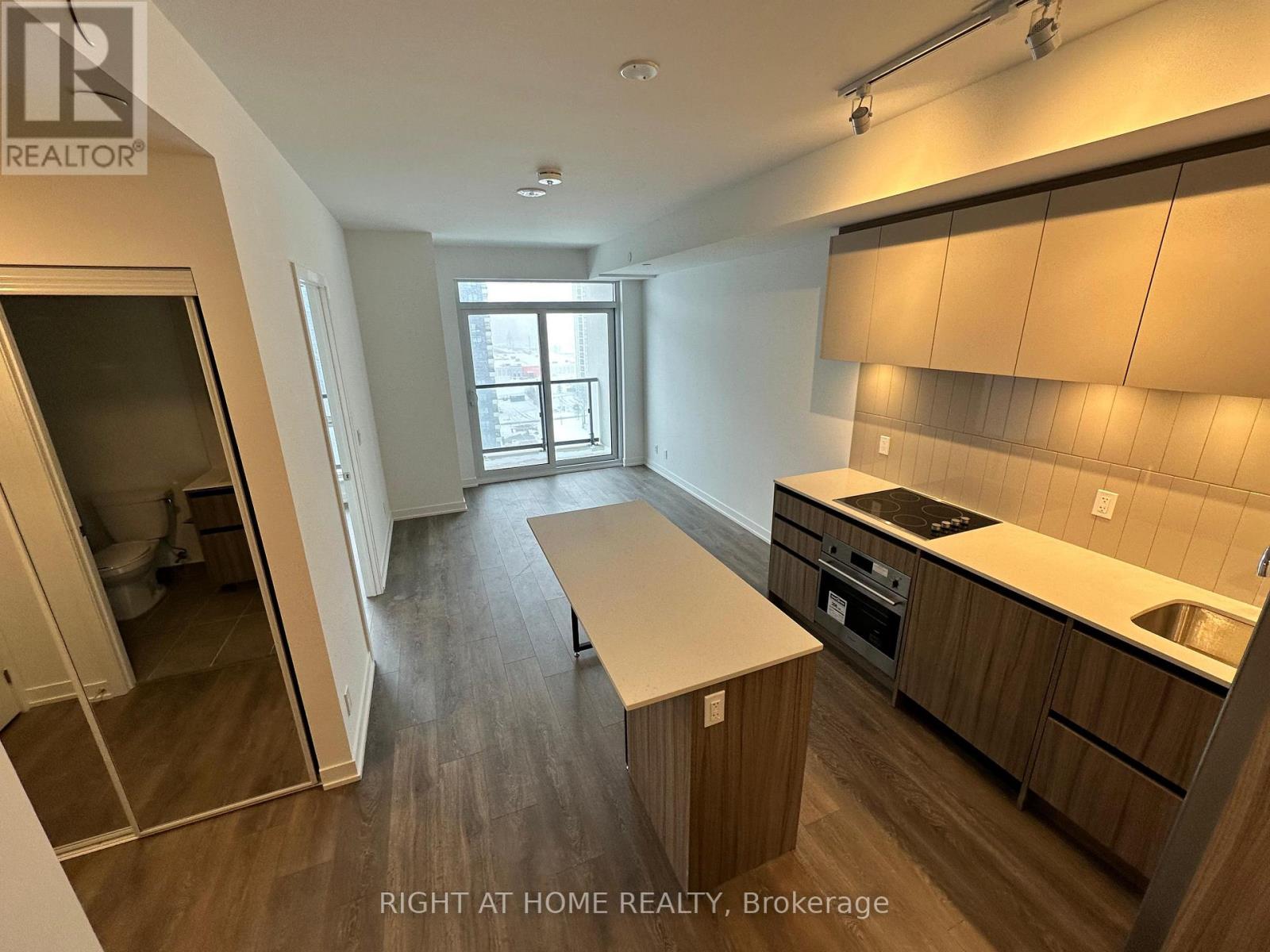 1220 - 7950 Bathurst Street, Vaughan (Beverley Glen), Ontario  L4J 0L4 - Photo 5 - N12887514