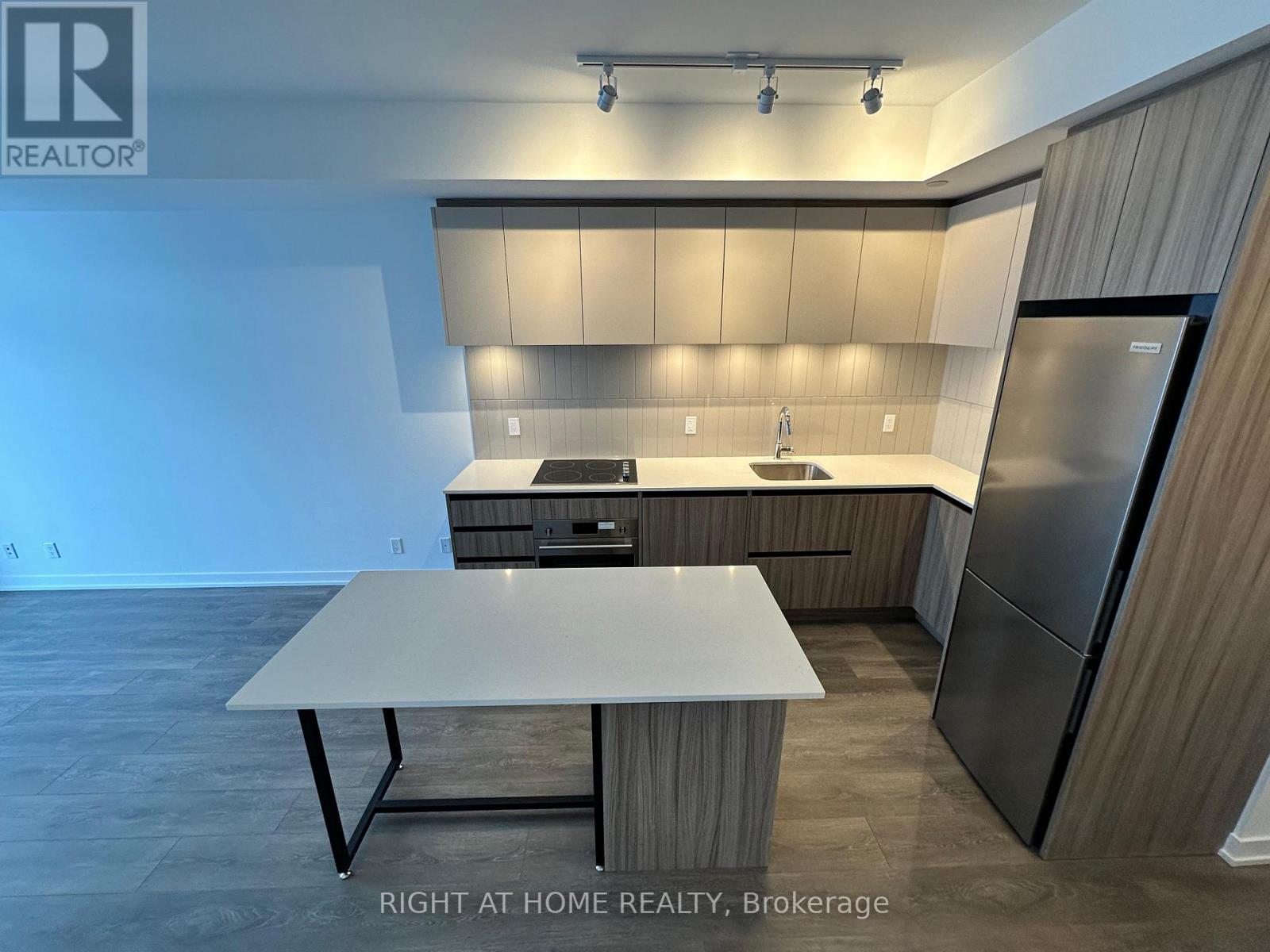 1220 - 7950 Bathurst Street, Vaughan (Beverley Glen), Ontario  L4J 0L4 - Photo 6 - N12887514