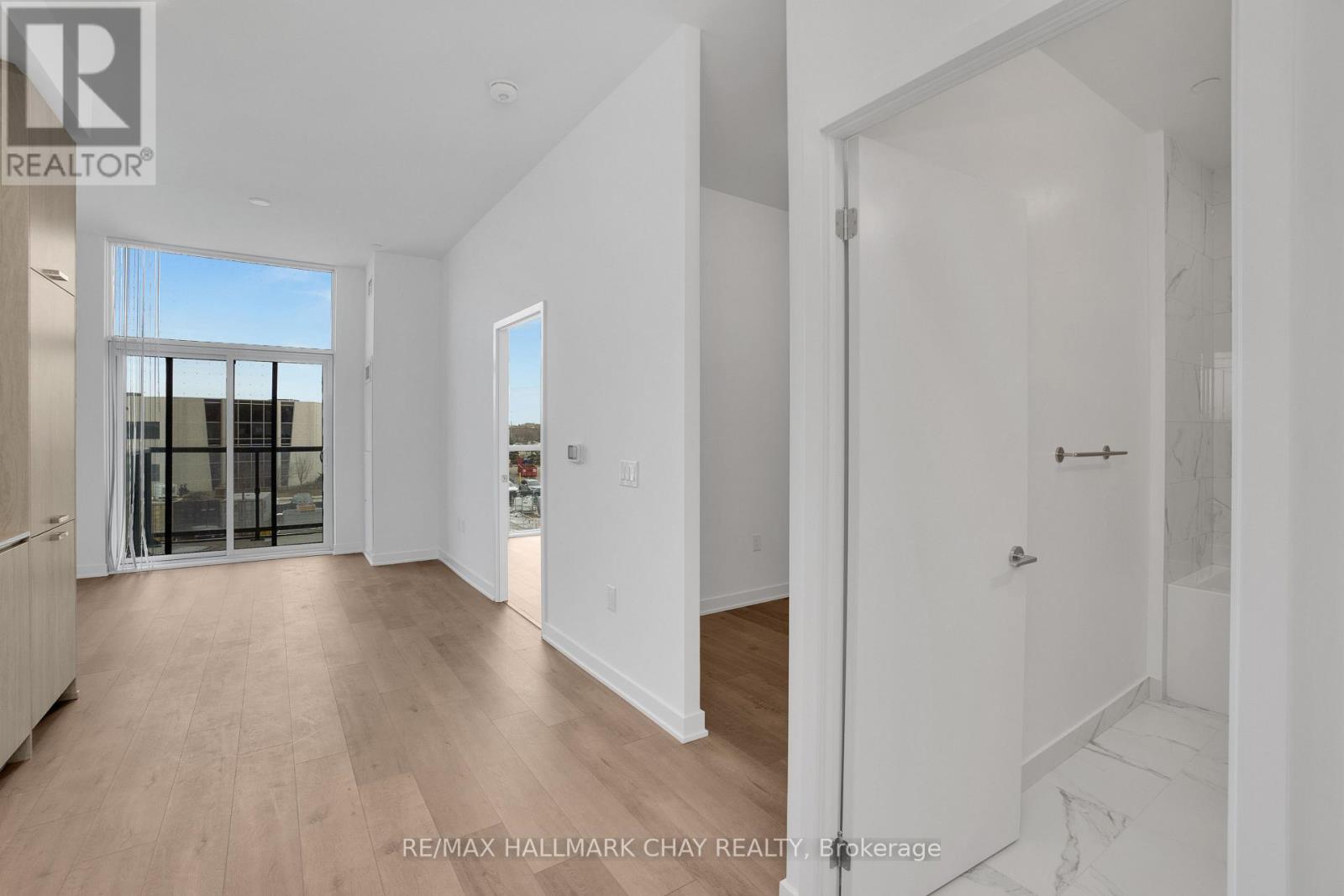 217 - 60 Honeycrisp Crescent, Vaughan (Vaughan Corporate Centre), Ontario  L4K 0N5 - Photo 7 - N12887548