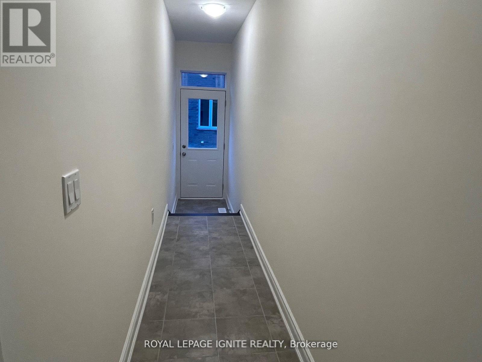 35 Bushwood Trail, Brampton, Ontario L6Y 6G6 - Photo 8 - W12738660