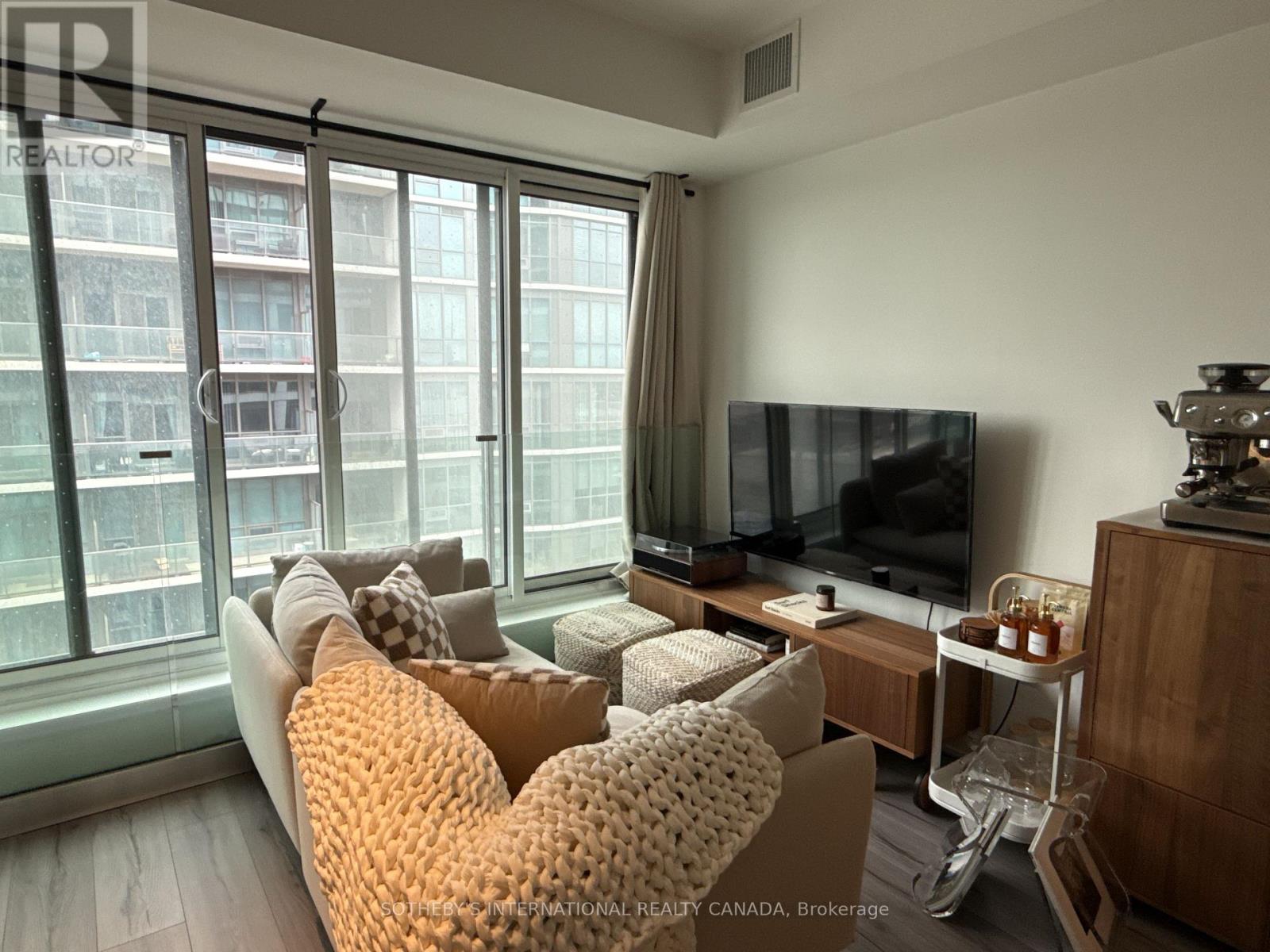 510 - 1195 The Queensway Road, Toronto (Islington-City Centre West), Ontario  M8Z 1R6 - Photo 5 - W12887340