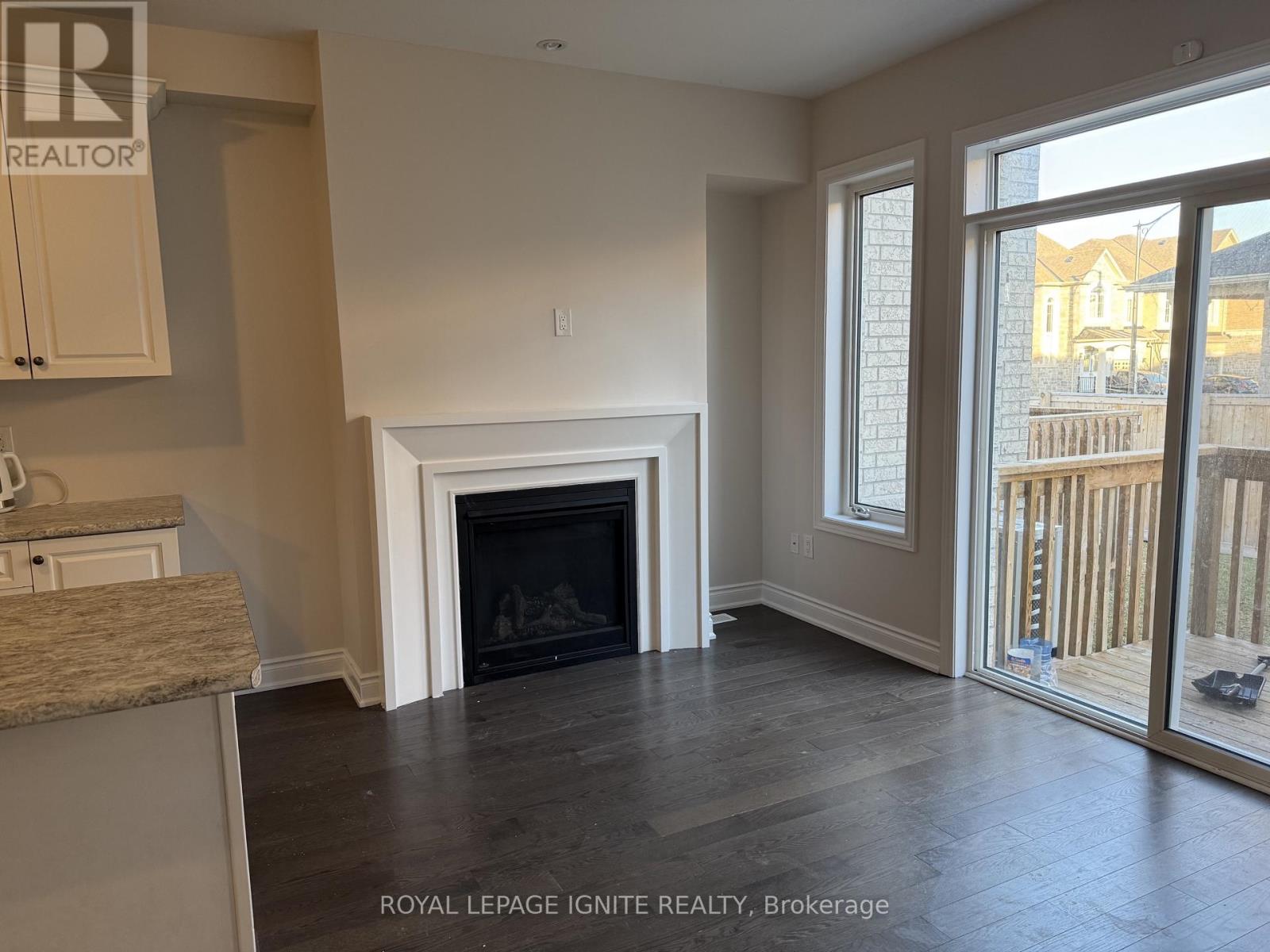 35 Bushwood Trail, Brampton, Ontario L6Y 6G6 - Photo 6 - W12738660