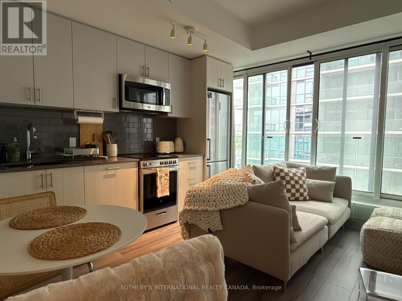 510 - 1195 The Queensway Road, Toronto (Islington-City Centre West), Ontario  M8Z 1R6 - Photo 2 - W12887340