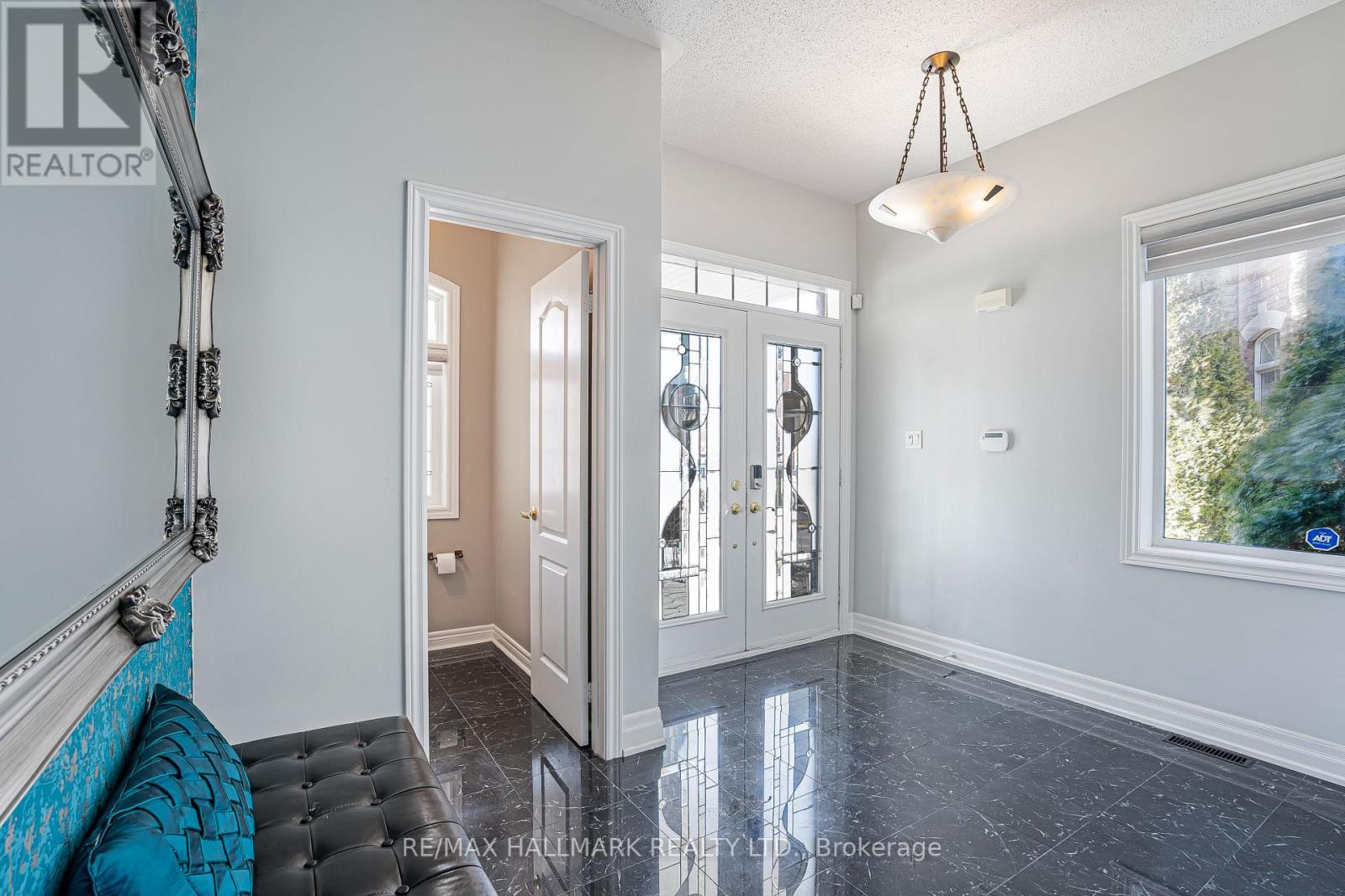 46 Customline Drive, Brampton, Ontario  L7A 3C2 - Photo 5 - W12886284