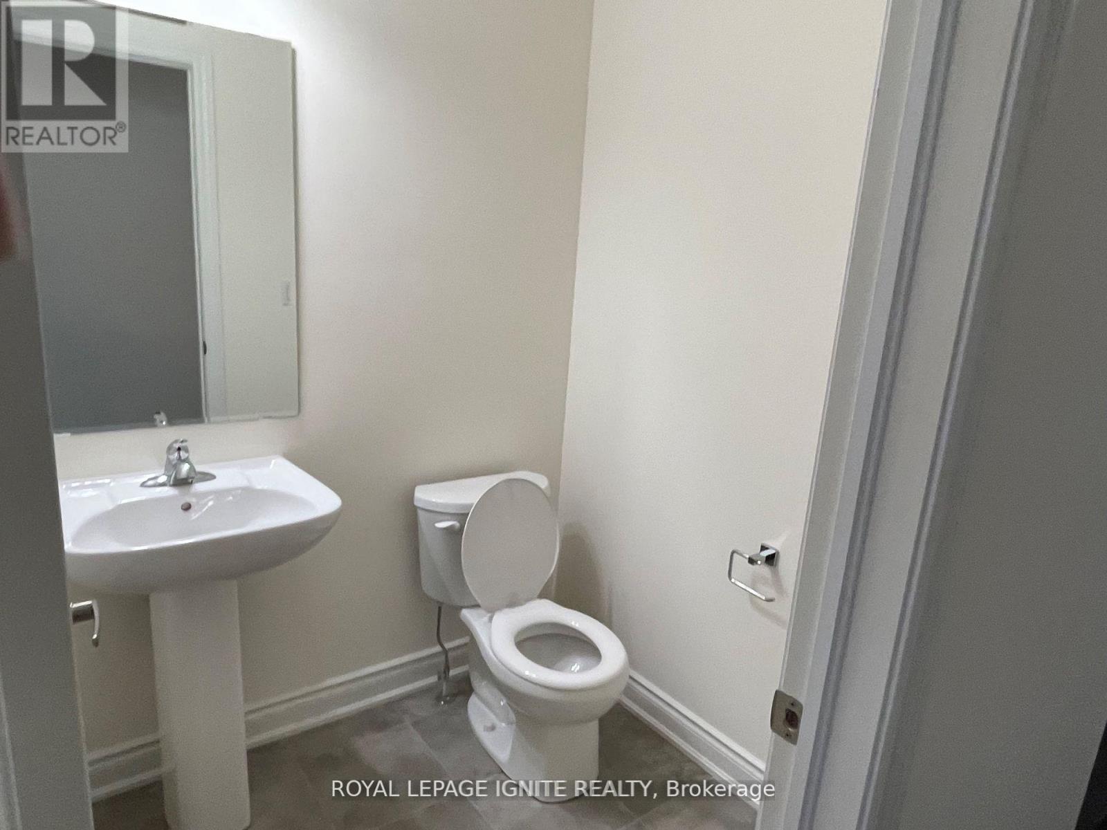 35 Bushwood Trail, Brampton, Ontario L6Y 6G6 - Photo 7 - W12738660