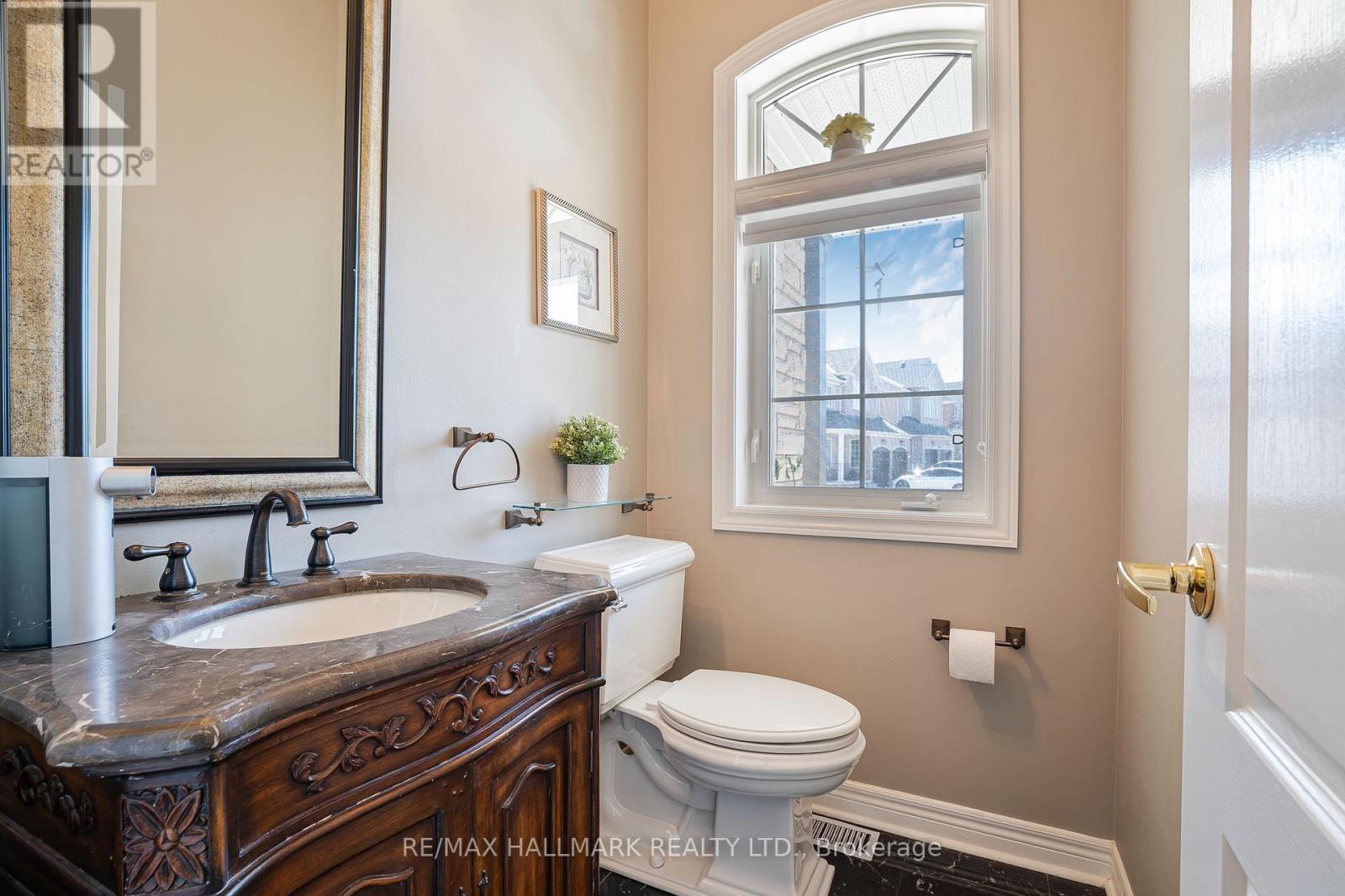 46 Customline Drive, Brampton, Ontario  L7A 3C2 - Photo 6 - W12886284