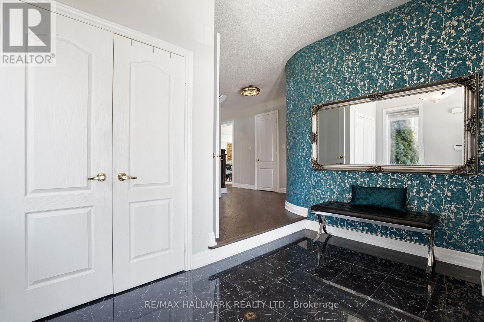 46 Customline Drive, Brampton, Ontario  L7A 3C2 - Photo 4 - W12886284