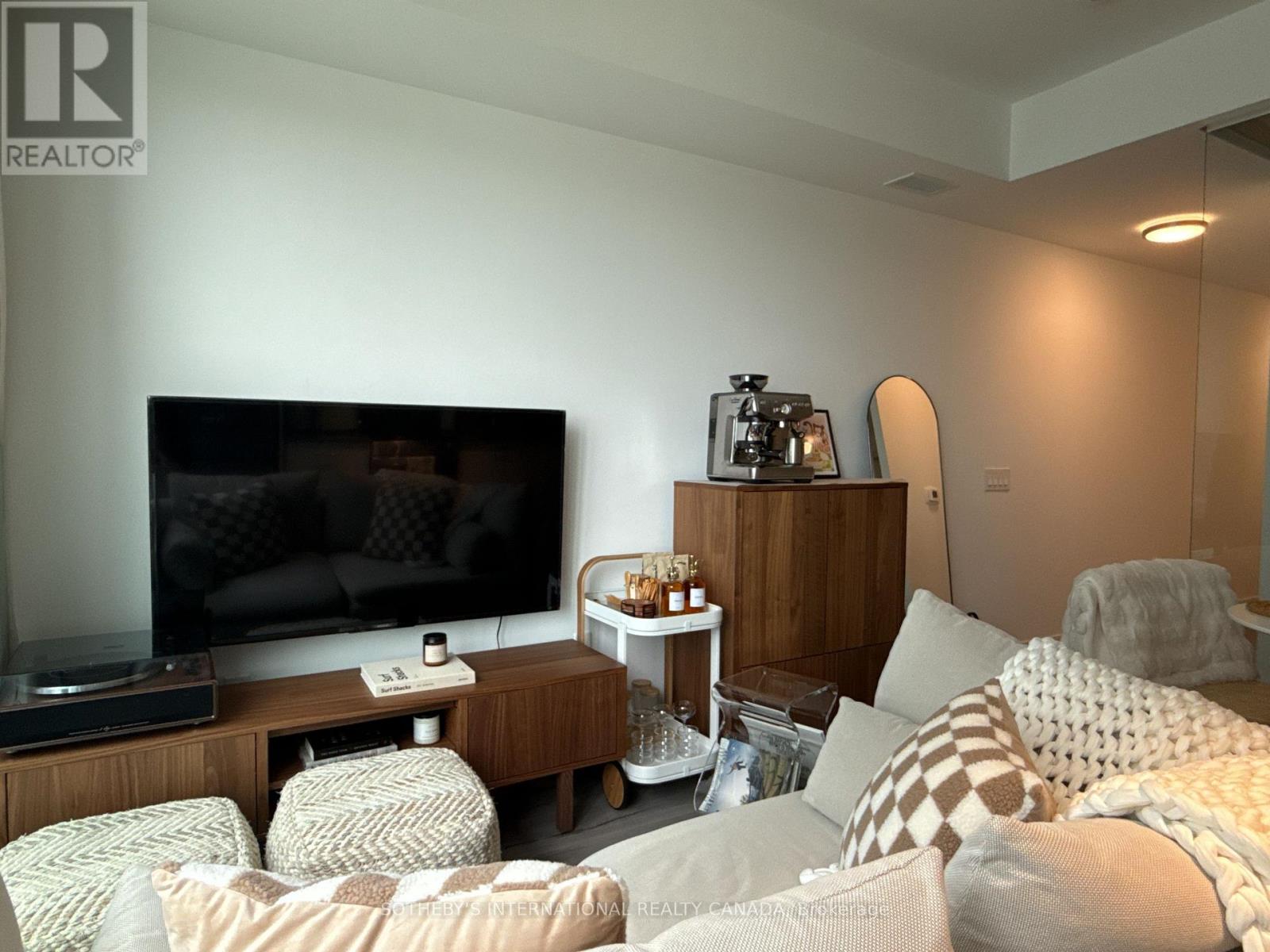 510 - 1195 The Queensway Road, Toronto (Islington-City Centre West), Ontario  M8Z 1R6 - Photo 3 - W12887340