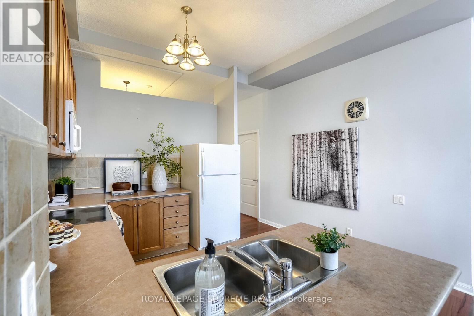 605 - 1600 Keele Street, Toronto, Ontario  M6N 5J1 - Photo 9 - W12887382