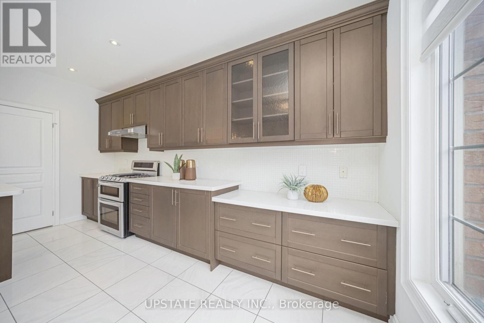 11 Mistyglen Crescent, Brampton, Ontario  L6Y 0X2 - Photo 16 - W12887408