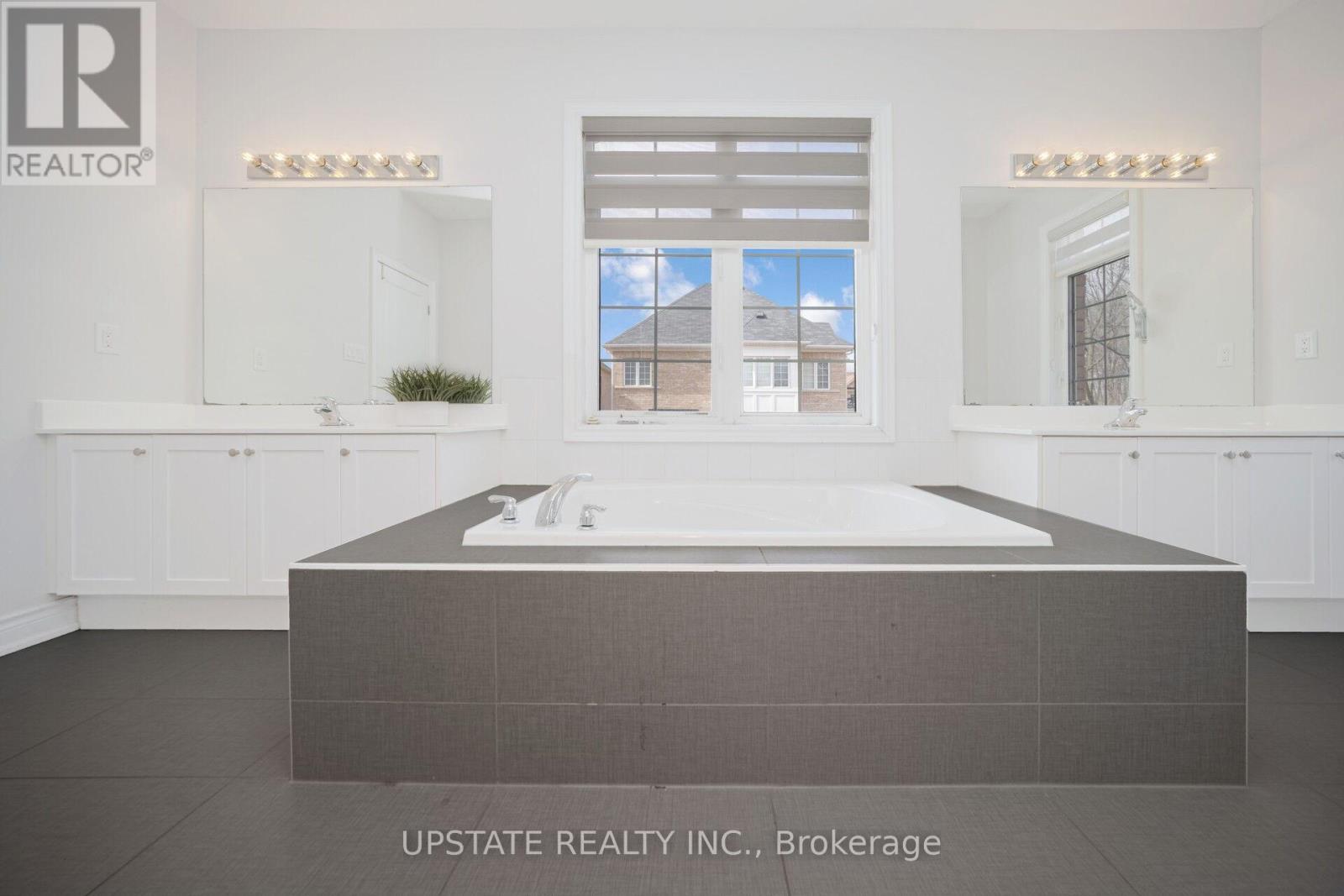 11 Mistyglen Crescent, Brampton, Ontario  L6Y 0X2 - Photo 26 - W12887408