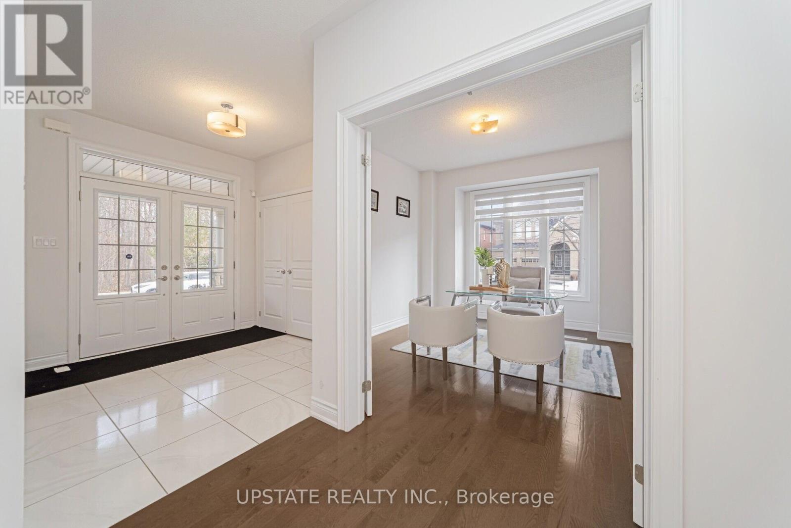 11 Mistyglen Crescent, Brampton, Ontario  L6Y 0X2 - Photo 4 - W12887408