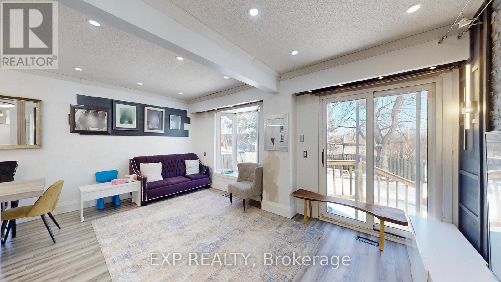 2458 Cobbinshaw Cir Drive, Mississauga, Ontario  L5N 2G3 - Photo 3 - W12887424