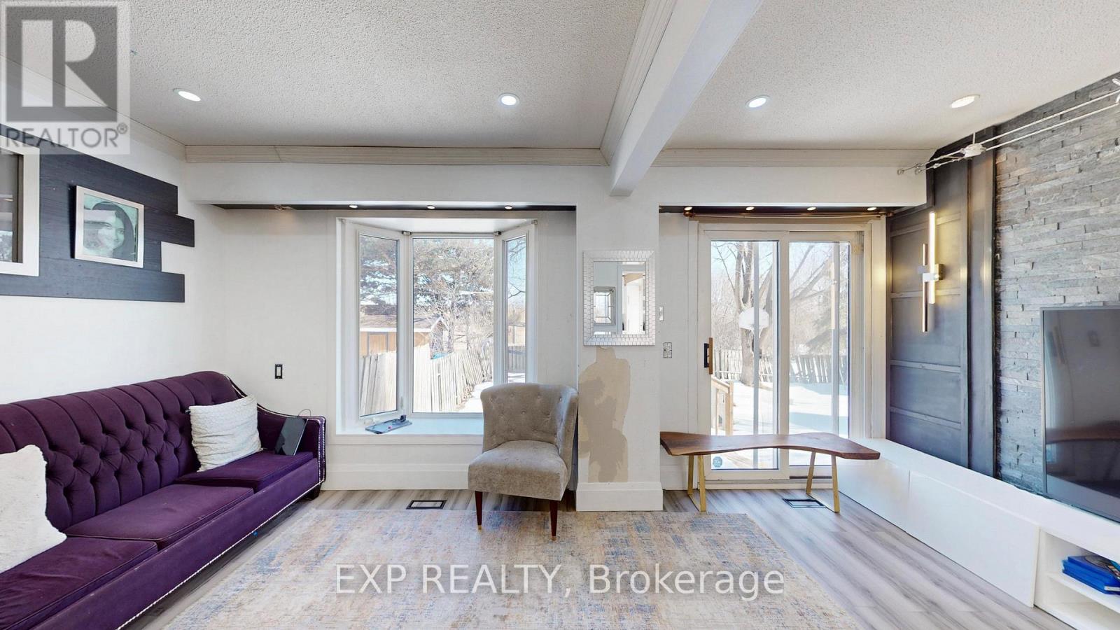 2458 Cobbinshaw Cir Drive, Mississauga, Ontario  L5N 2G3 - Photo 4 - W12887424