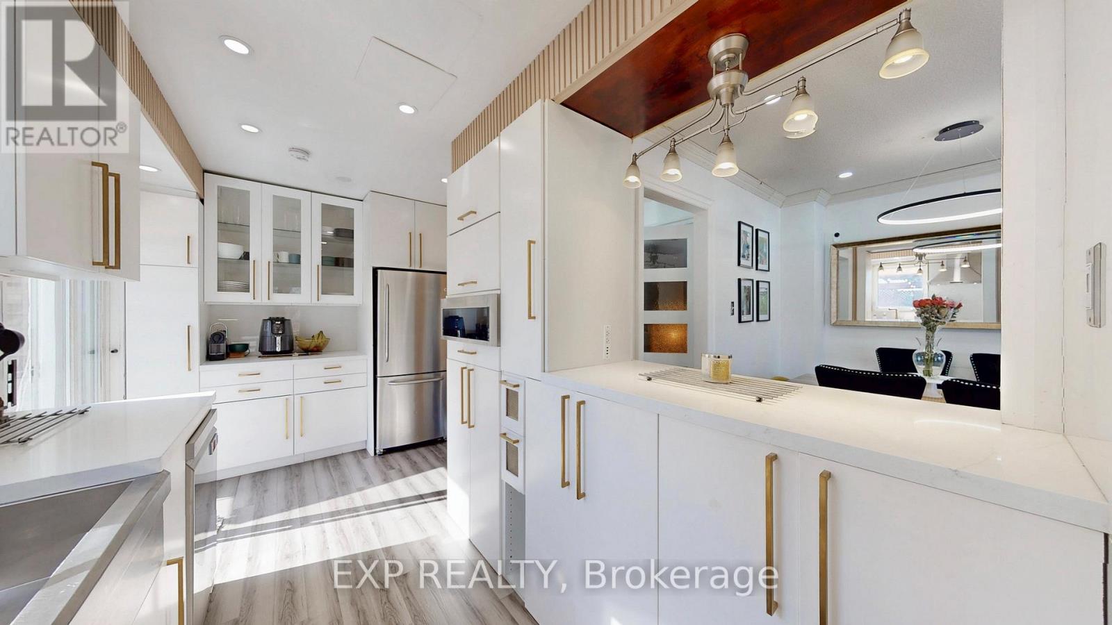 2458 Cobbinshaw Cir Drive, Mississauga, Ontario  L5N 2G3 - Photo 8 - W12887424