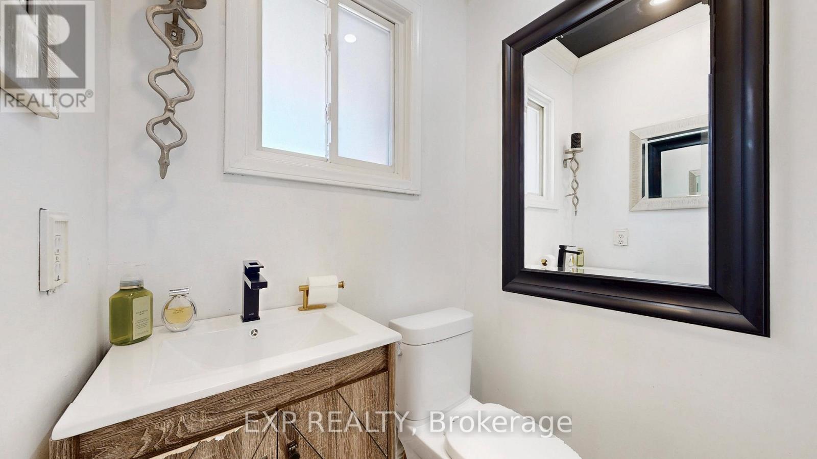 2458 Cobbinshaw Cir Drive, Mississauga, Ontario  L5N 2G3 - Photo 9 - W12887424