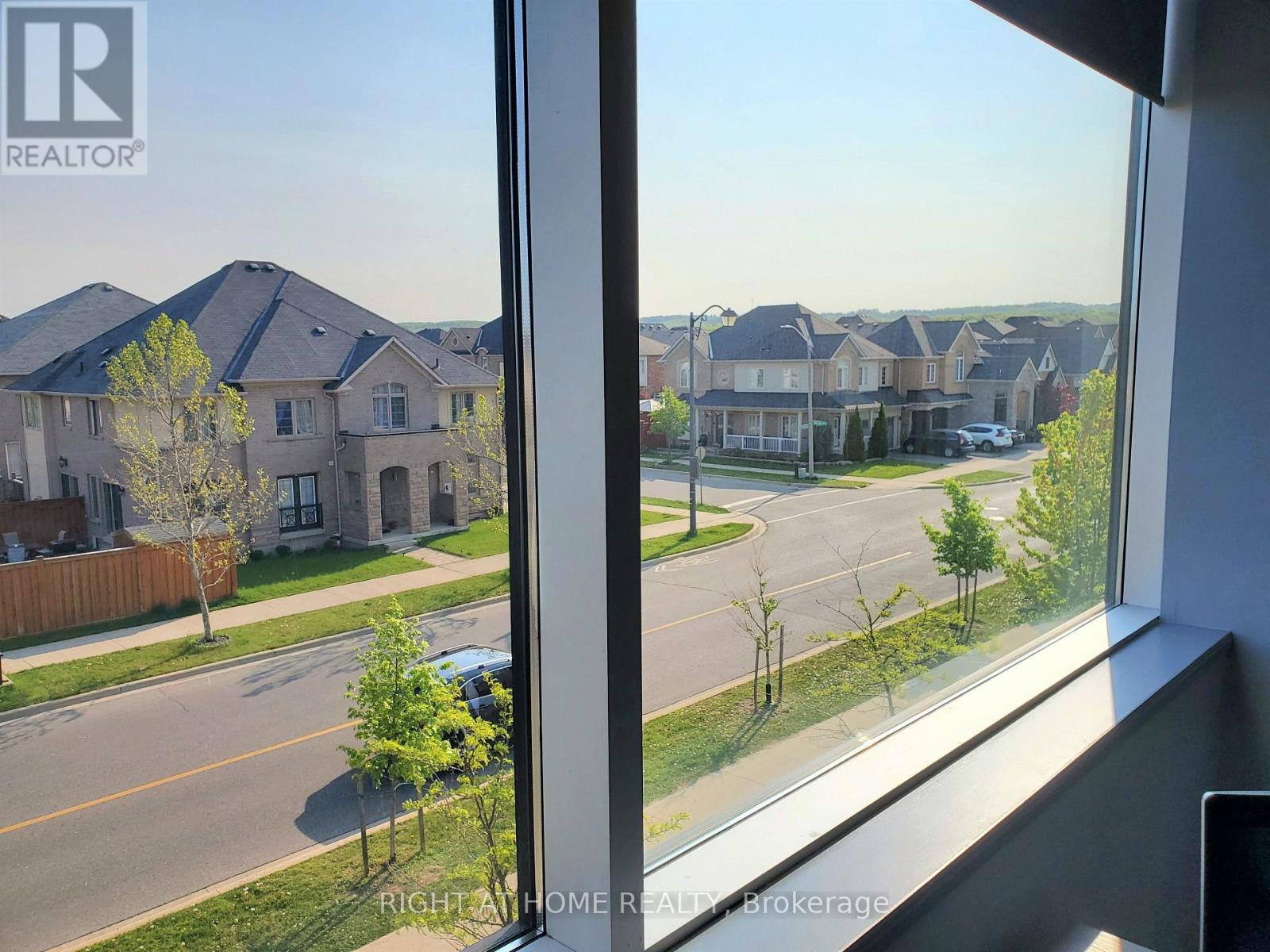 206 - 4265 Thomas Alton Boulevard, Burlington (Alton), Ontario  L7M 0A9 - Photo 4 - W12887460