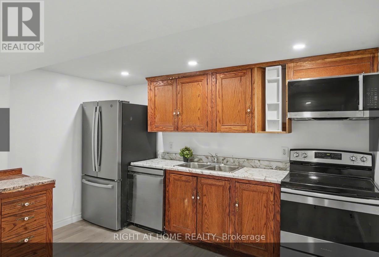 7 Mrgrath Place, Toronto (Eringate-Centennial-West Deane), Ontario  M9C 4L1 - Photo 5 - W12887492