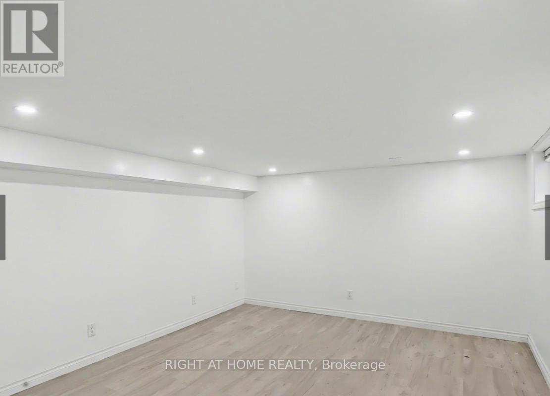 7 Mrgrath Place, Toronto (Eringate-Centennial-West Deane), Ontario  M9C 4L1 - Photo 6 - W12887492