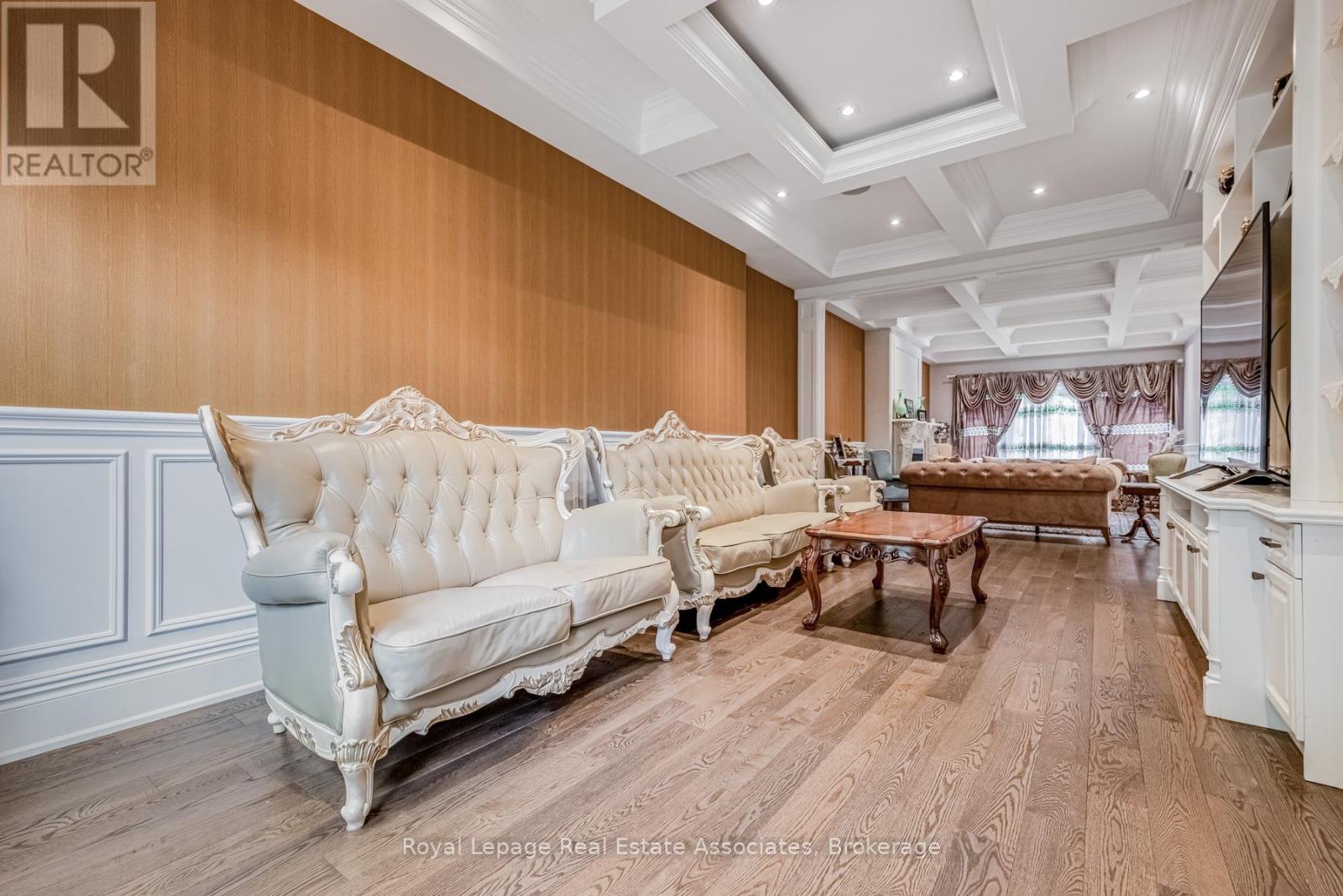 96 Elmcrest Road, Toronto (Eringate-Centennial-West Deane), Ontario  M9C 3R9 - Photo 10 - W12887500