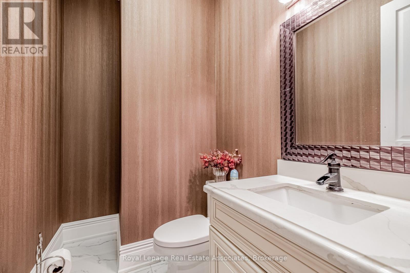 96 Elmcrest Road, Toronto (Eringate-Centennial-West Deane), Ontario  M9C 3R9 - Photo 11 - W12887500