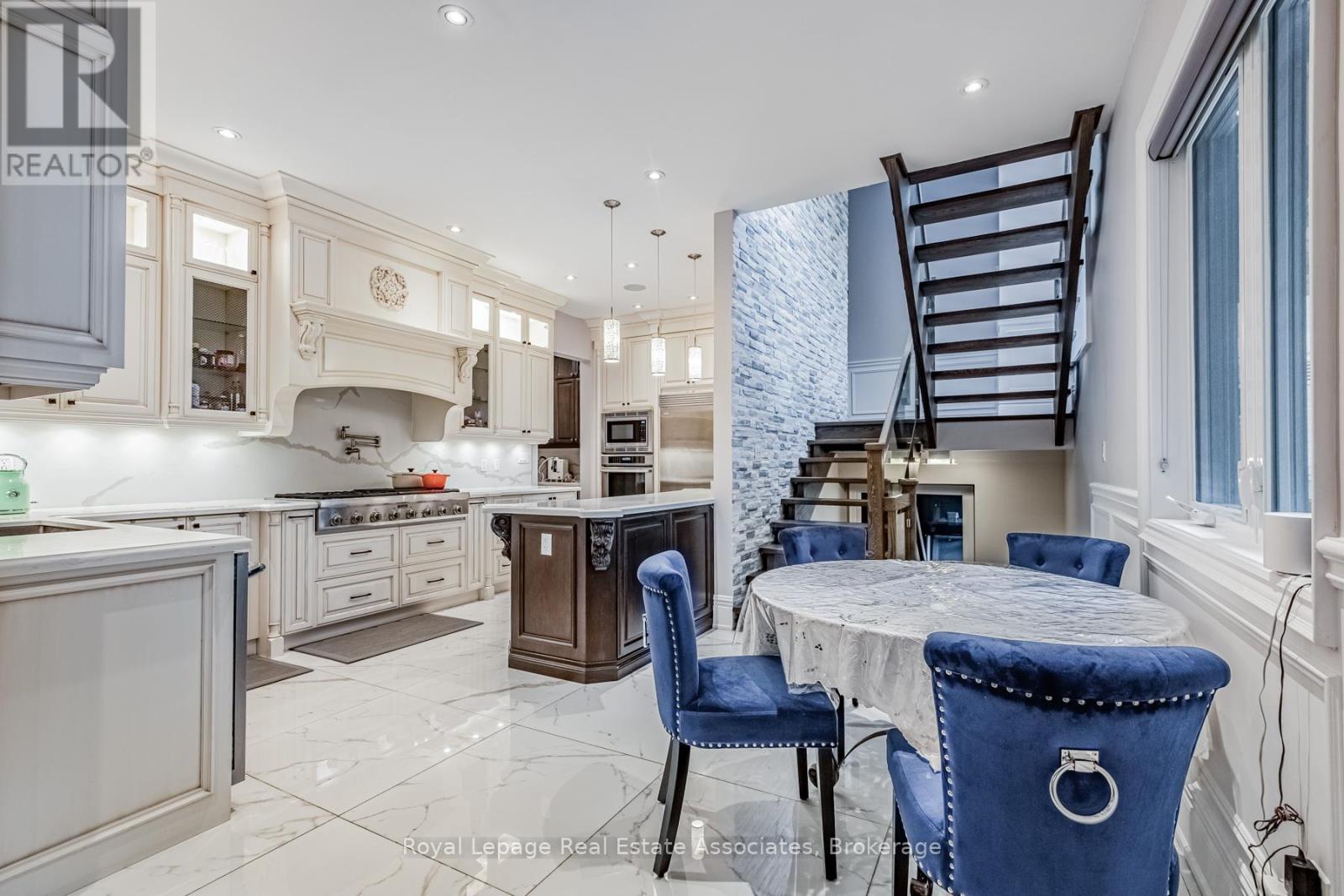 96 Elmcrest Road, Toronto (Eringate-Centennial-West Deane), Ontario  M9C 3R9 - Photo 15 - W12887500