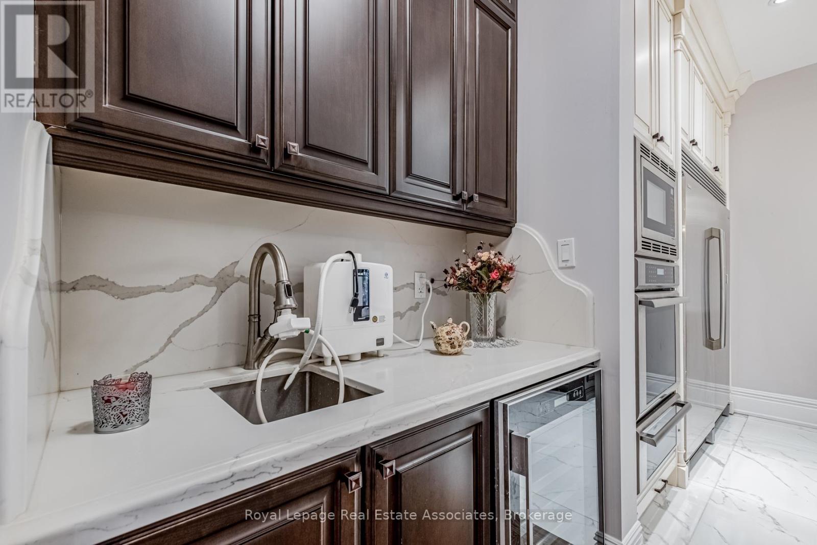 96 Elmcrest Road, Toronto (Eringate-Centennial-West Deane), Ontario  M9C 3R9 - Photo 18 - W12887500