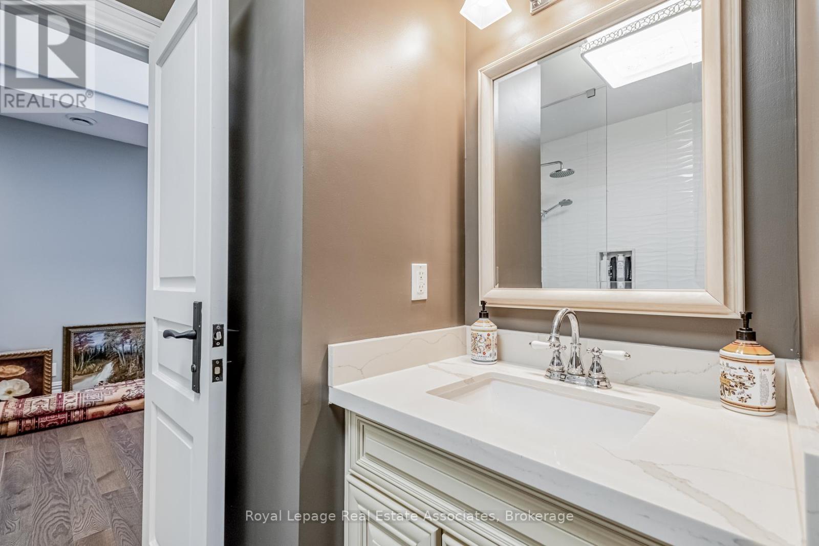 96 Elmcrest Road, Toronto (Eringate-Centennial-West Deane), Ontario  M9C 3R9 - Photo 29 - W12887500