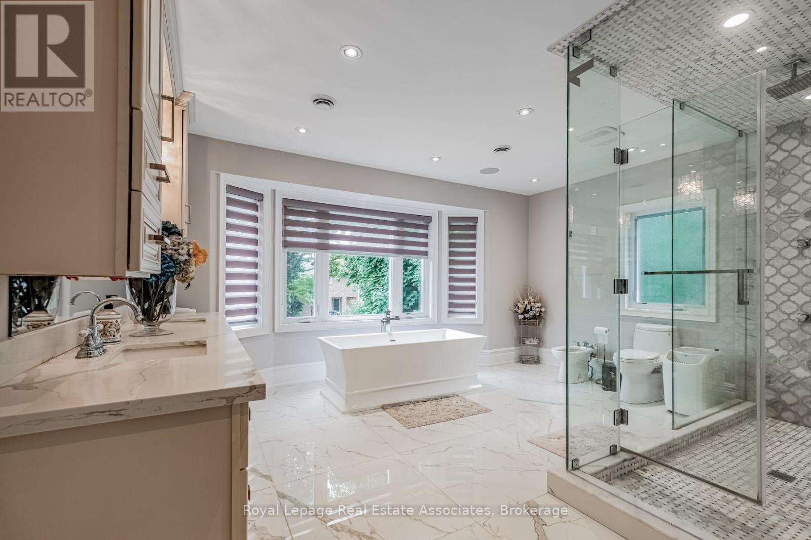 96 Elmcrest Road, Toronto (Eringate-Centennial-West Deane), Ontario  M9C 3R9 - Photo 34 - W12887500