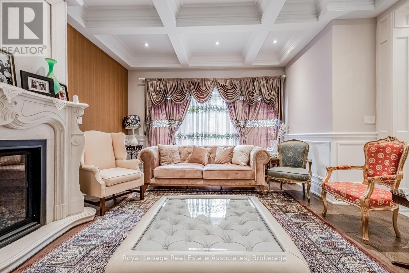 96 Elmcrest Road, Toronto (Eringate-Centennial-West Deane), Ontario  M9C 3R9 - Photo 5 - W12887500