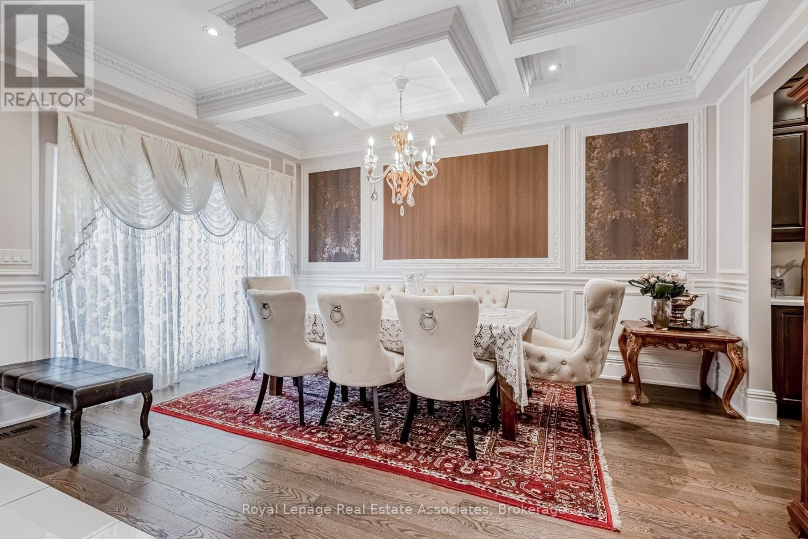 96 Elmcrest Road, Toronto (Eringate-Centennial-West Deane), Ontario  M9C 3R9 - Photo 7 - W12887500