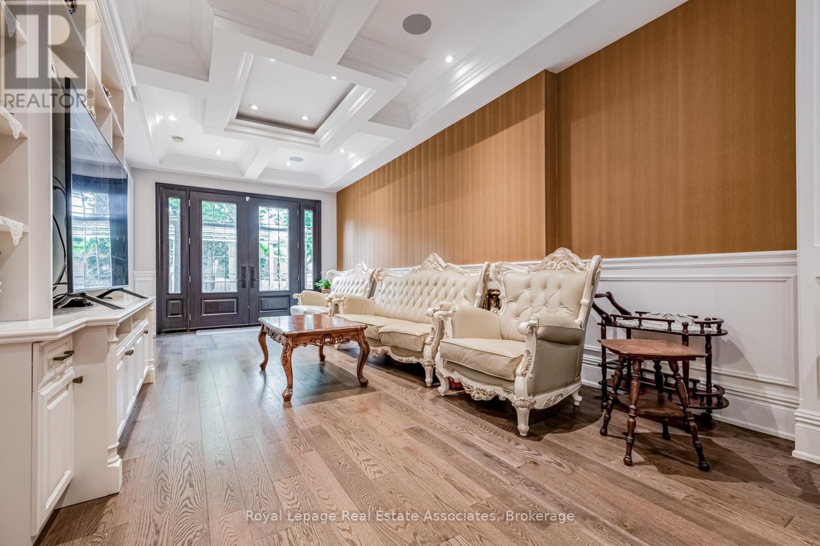 96 Elmcrest Road, Toronto (Eringate-Centennial-West Deane), Ontario  M9C 3R9 - Photo 8 - W12887500