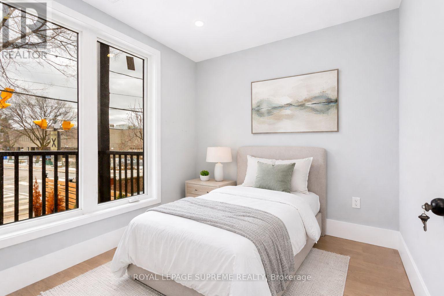 82 Pritchard Avenue, Toronto (Rockcliffe-Smythe), Ontario  M6N 1T3 - Photo 14 - W12887502