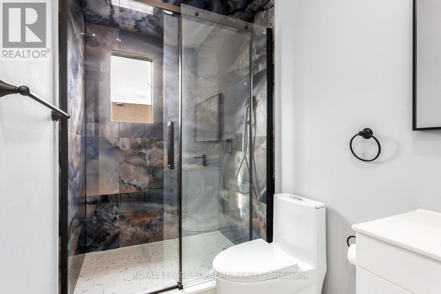 82 Pritchard Avenue, Toronto (Rockcliffe-Smythe), Ontario  M6N 1T3 - Photo 34 - W12887502