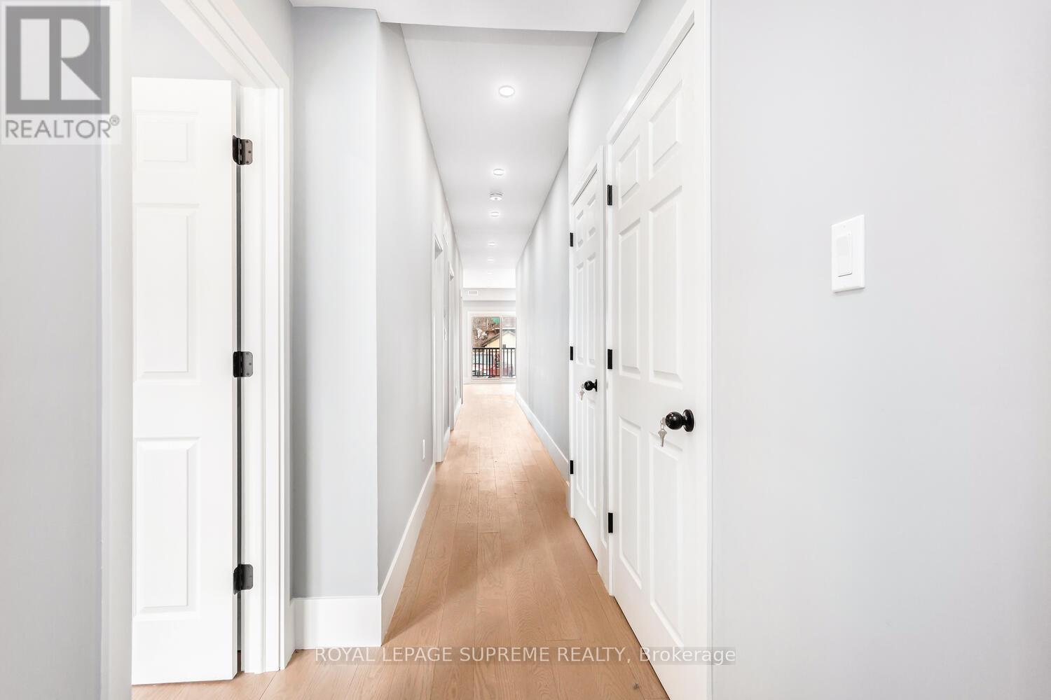 82 Pritchard Avenue, Toronto (Rockcliffe-Smythe), Ontario  M6N 1T3 - Photo 4 - W12887502