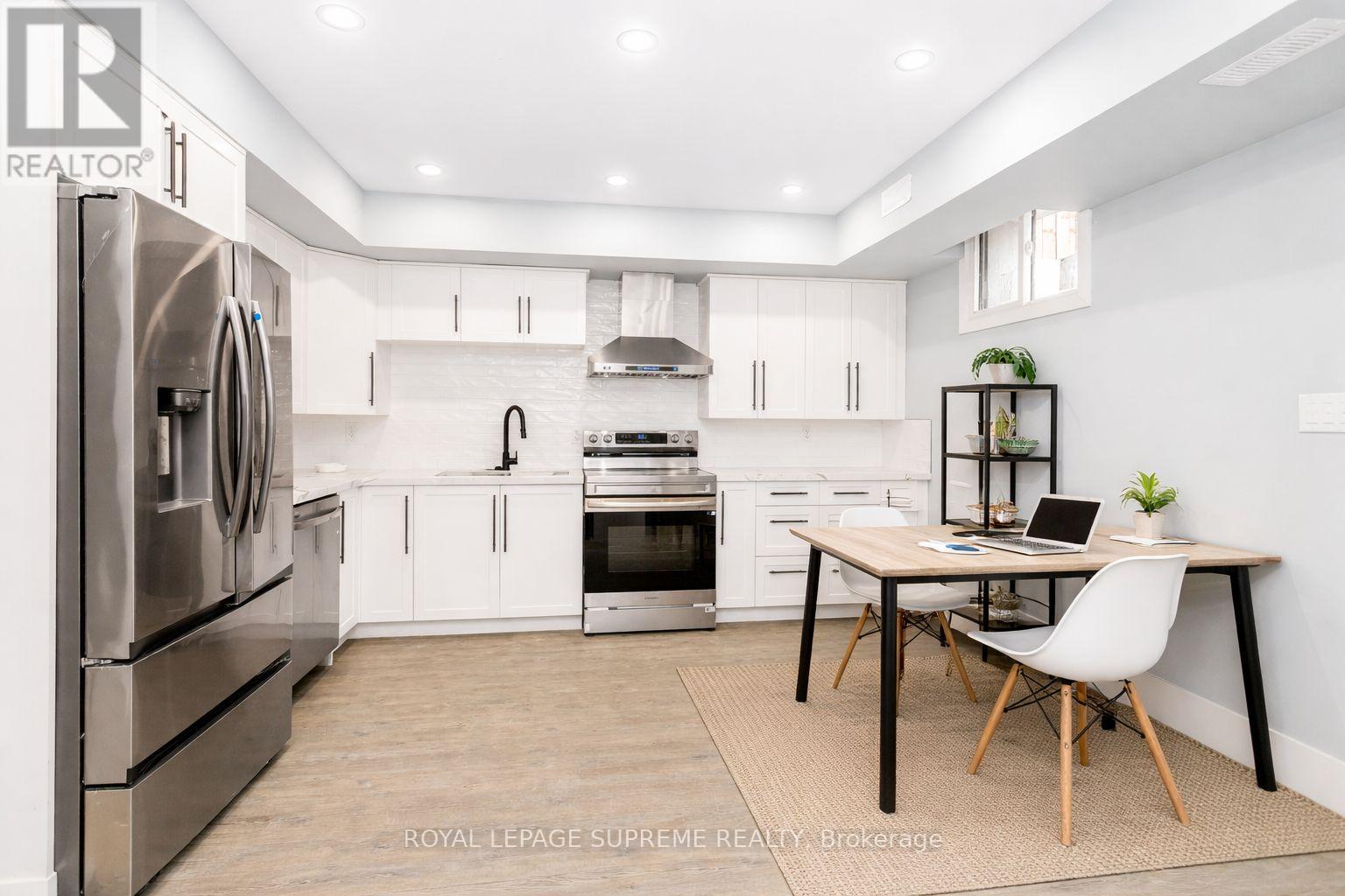 82 Pritchard Avenue, Toronto (Rockcliffe-Smythe), Ontario  M6N 1T3 - Photo 41 - W12887502